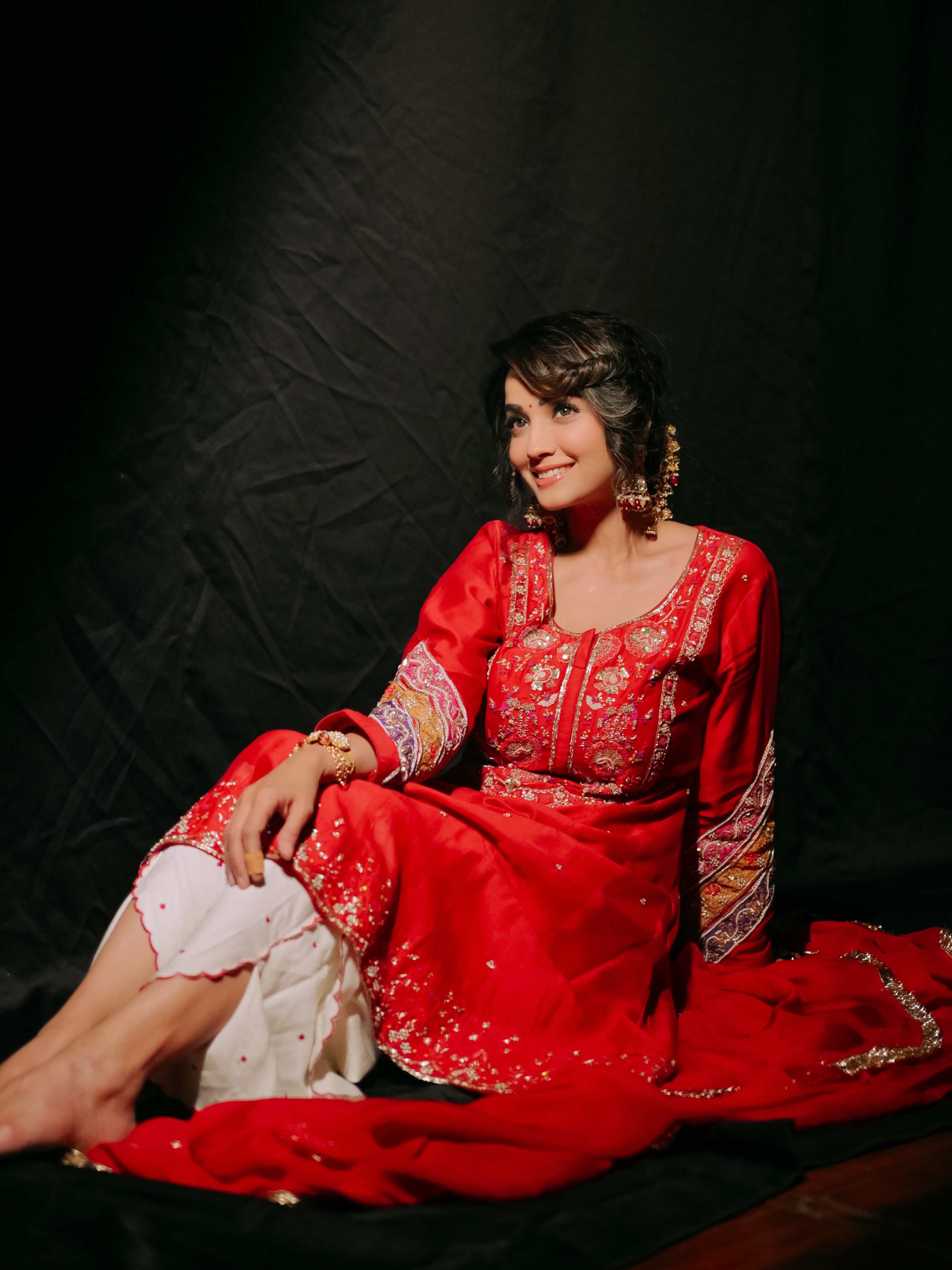 Adaa Khan looks captivating in a richly embroidered red kurta set featuring intricate threadwork and shimmering embellishments that instantly catch the eye.