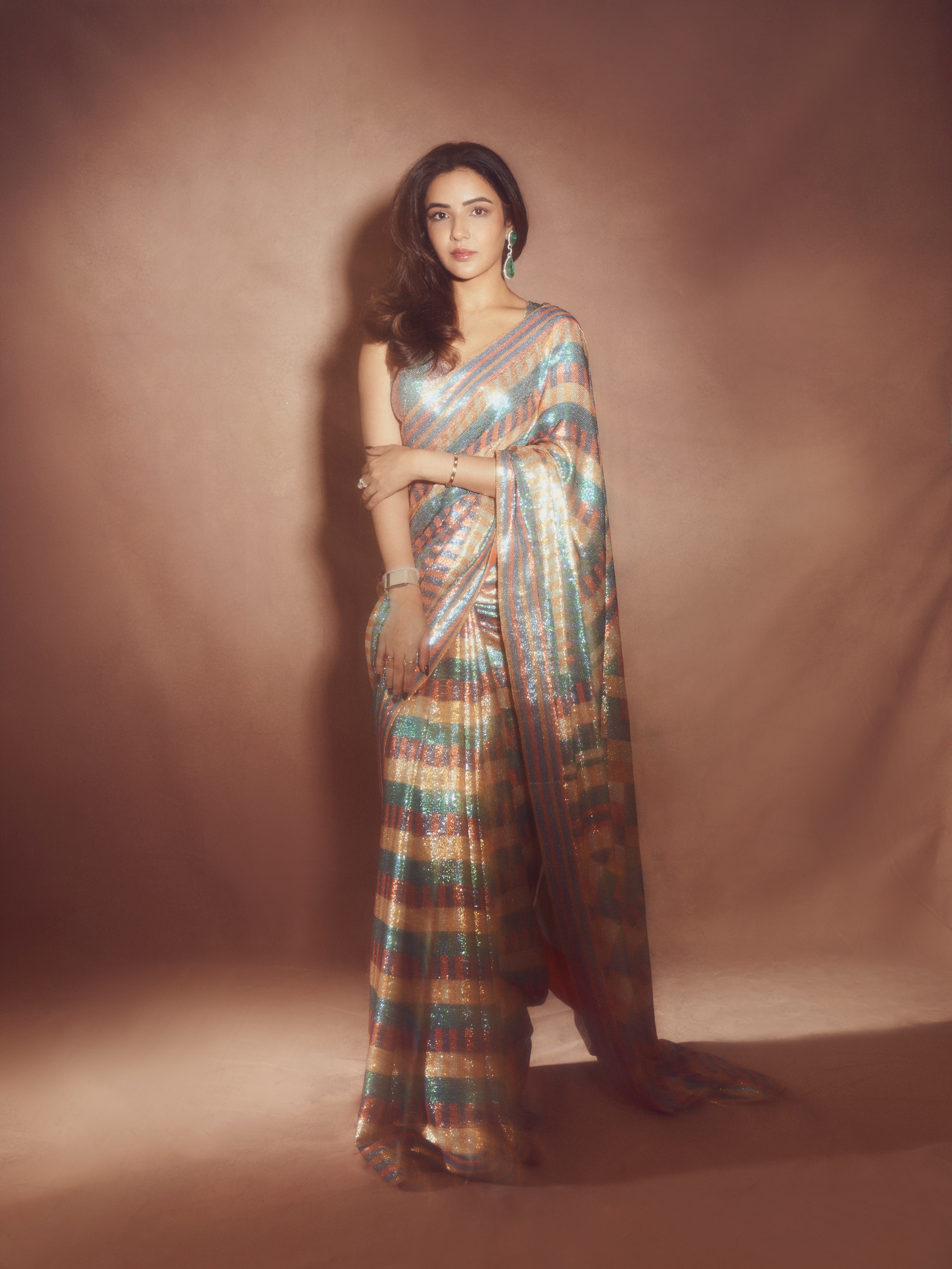 Jasmine Bhasin&rsquo;s Metallic Saree Brings A Glamorous Spin To Festive Style