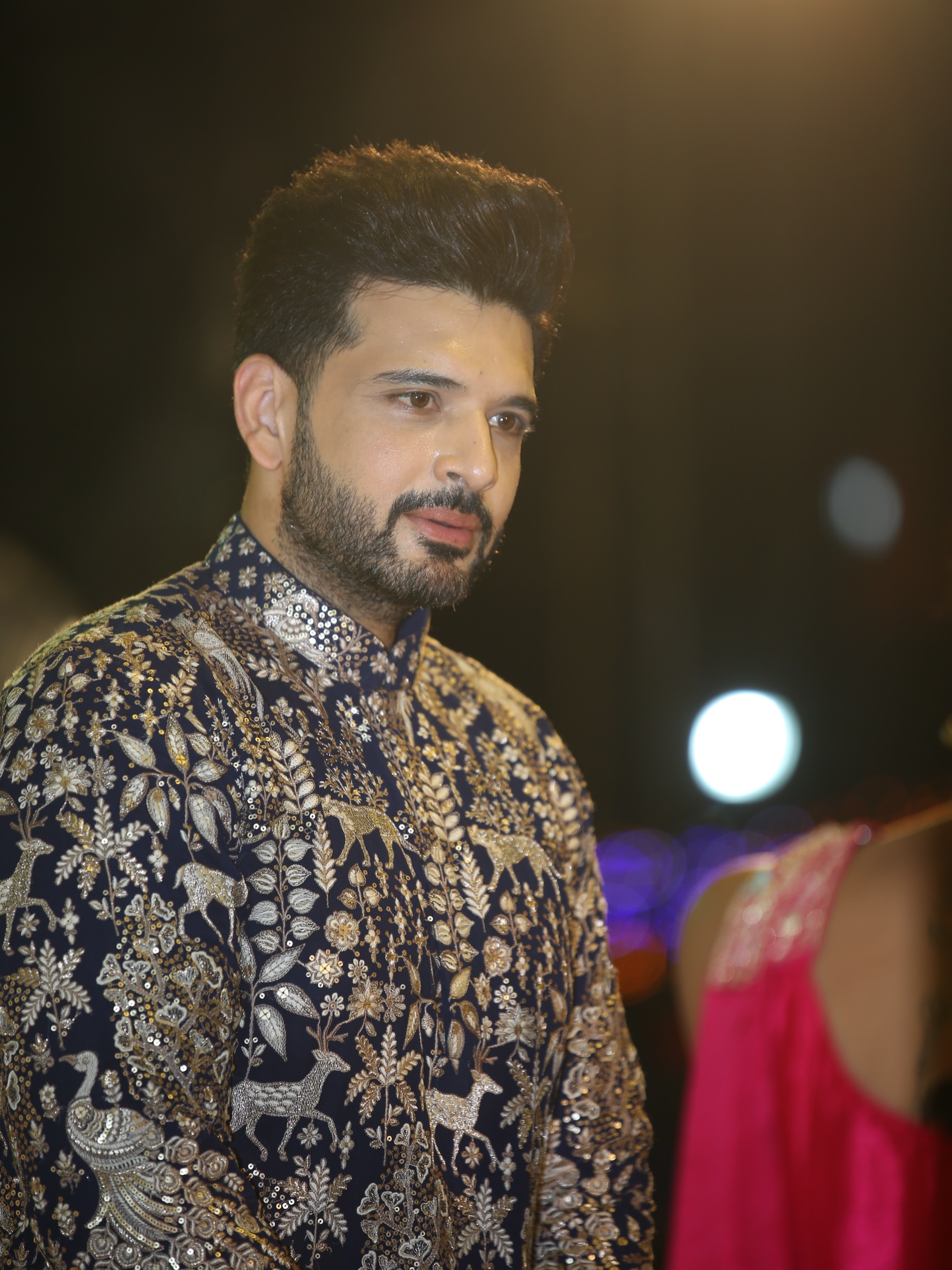 Karan Kundrra pairs the statement sherwani with black bottoms, allowing the intricate detailing and structured silhouette to take centre stage.