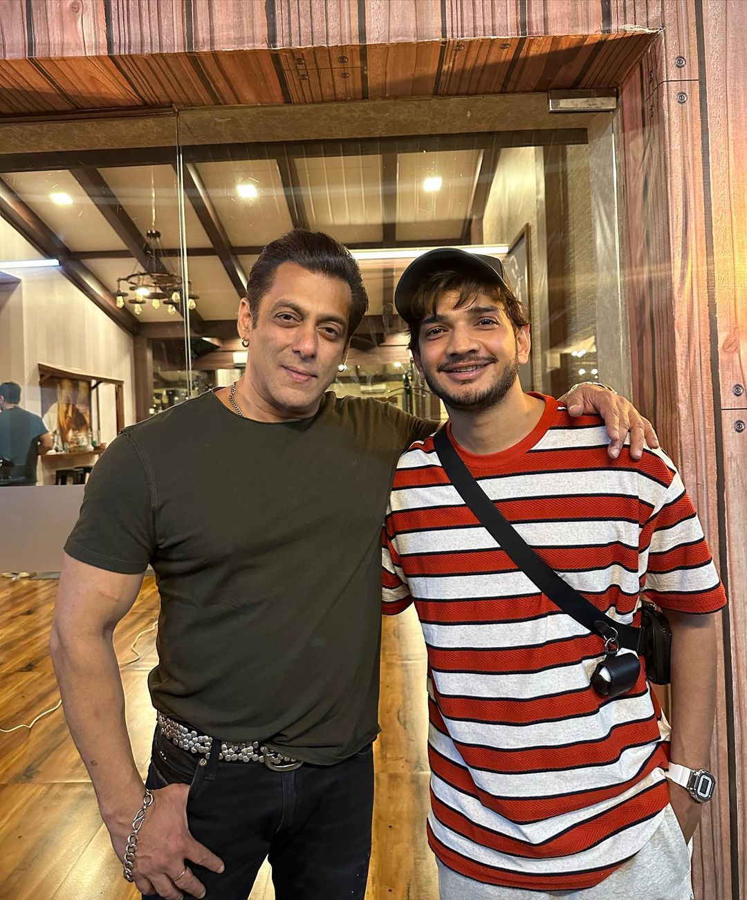 Munawar Faruqui meets Bollywood superstar Salman Khan; picture goes viral