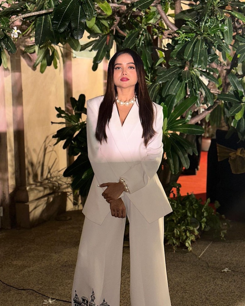 Manisha Slays in White Coat-Pant: