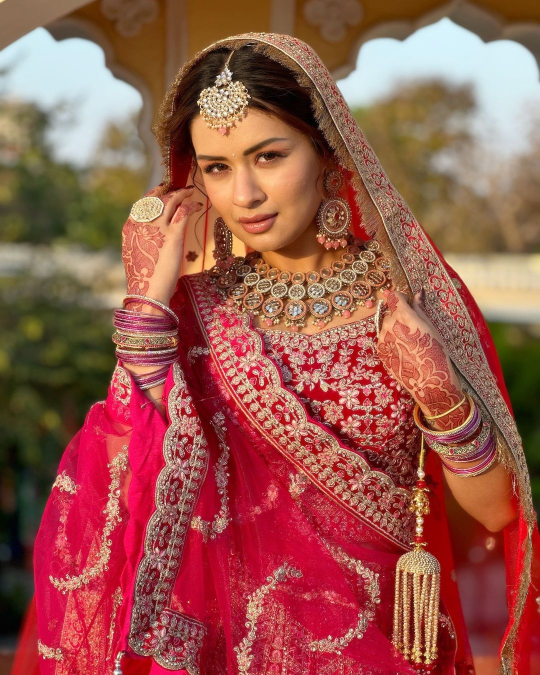 In Pics: Avneet Kaur's Fashion Quotient is Off The Charts With This Gorgeous Lehenga
