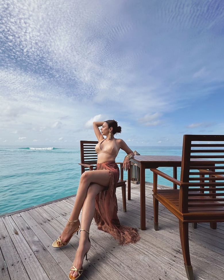 Diva's Elongated Pose