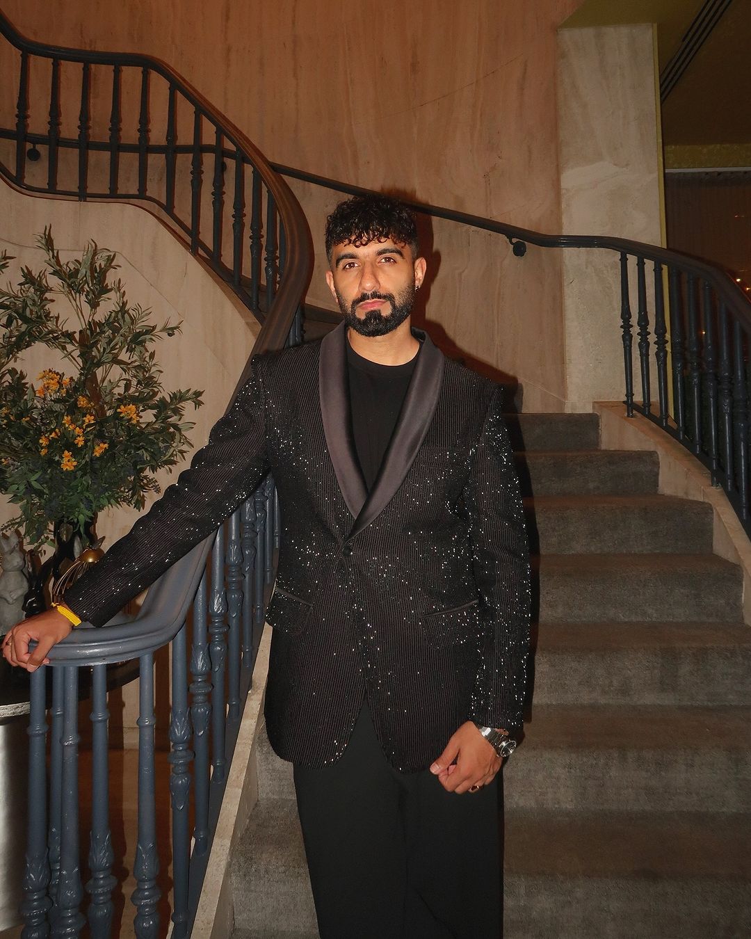 Manav Chhabra Amps up the Glam Quotient in Shades of Black