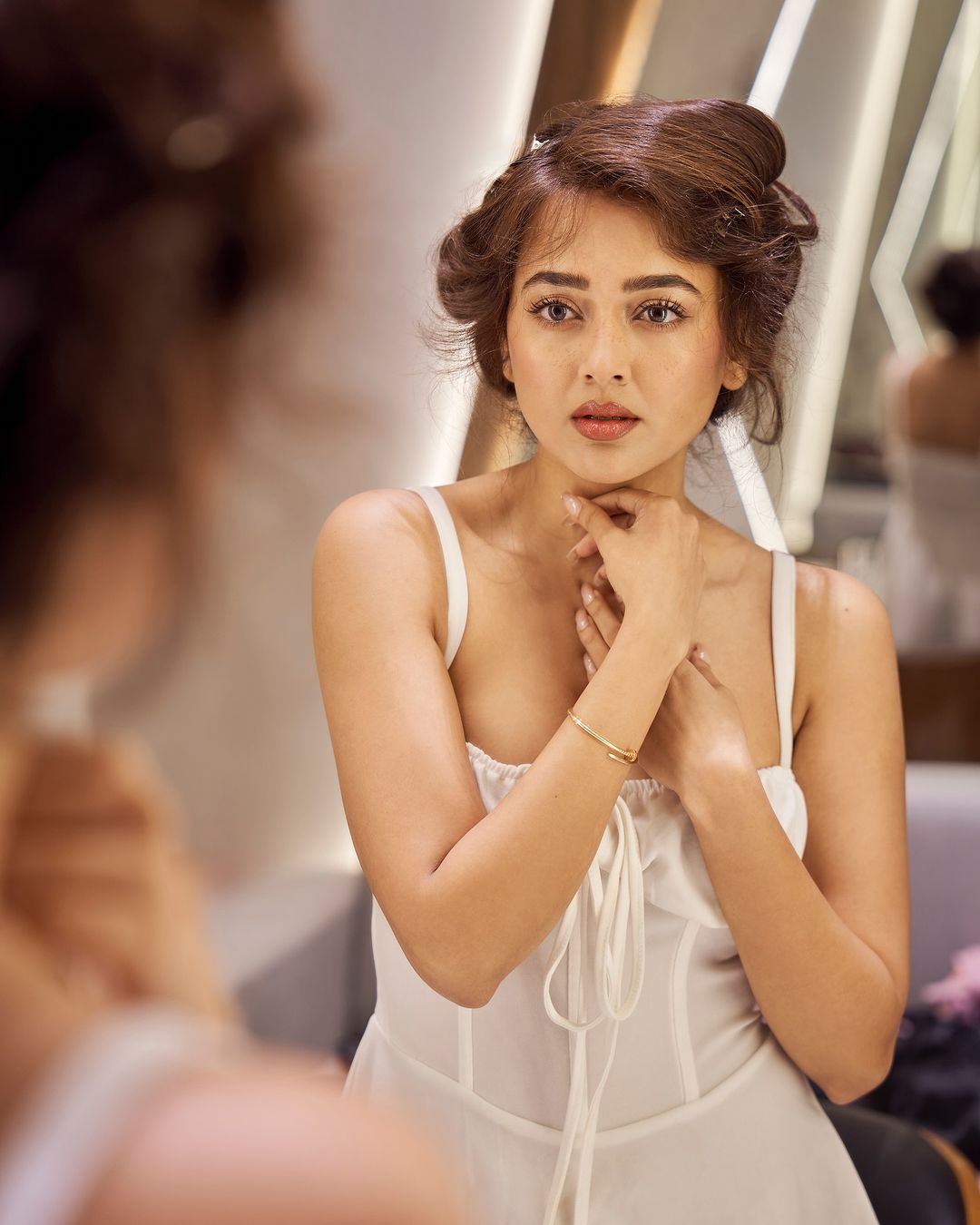 Mirror Mirror On The Wall, Tejasswi Prakash In White Is The Prettiest Of All!