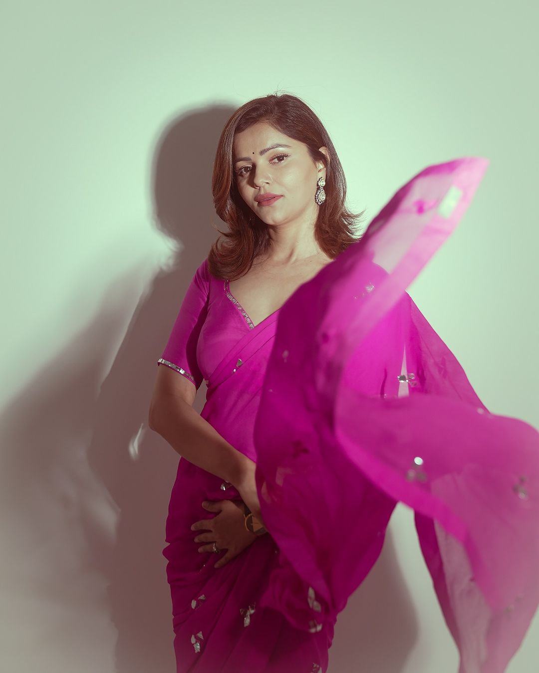 Siri Play, 'Gulabi Saree'; Rubina Dilaik's Drape of Elegance