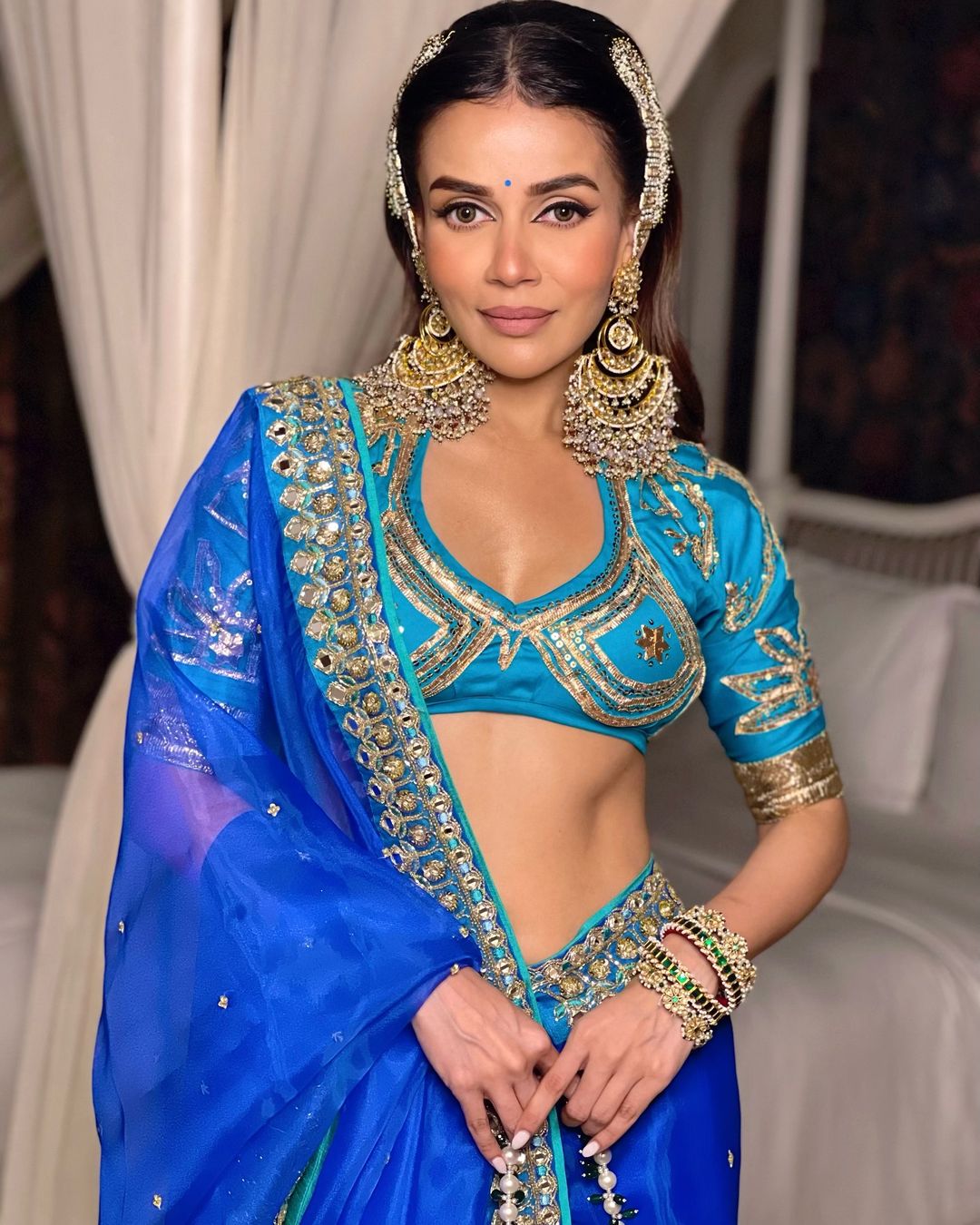 Komal Pandey's Blue Saree Look: Pure Elegance