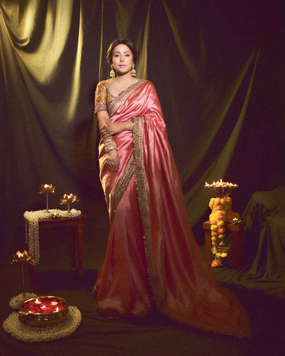 Hina Khan Brings Vintage Glam In A Saree