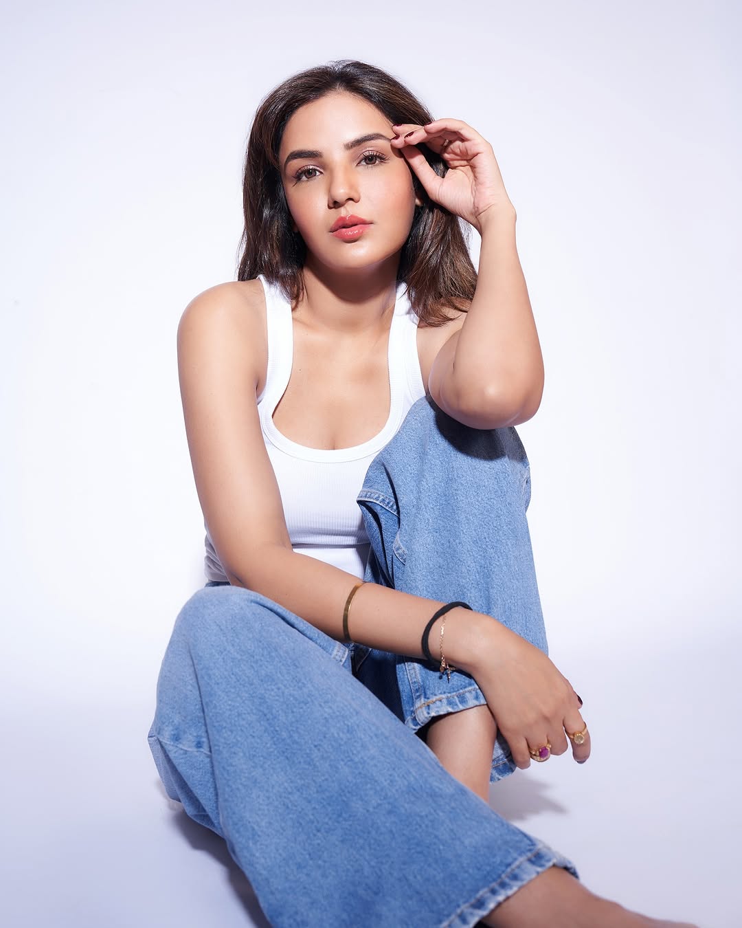 Jasmine Bhasin's Casual Look is Absolutely On Point; See Pictures