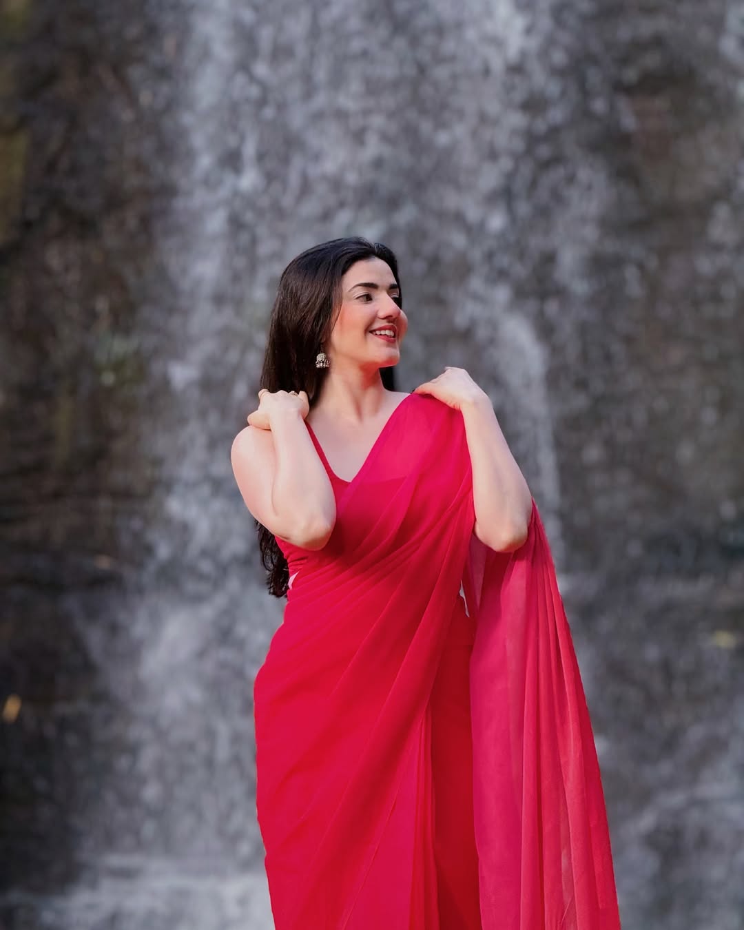 Siri Play, 'Desi Girl'; Aastha Shah Slays in a Stunning Saree