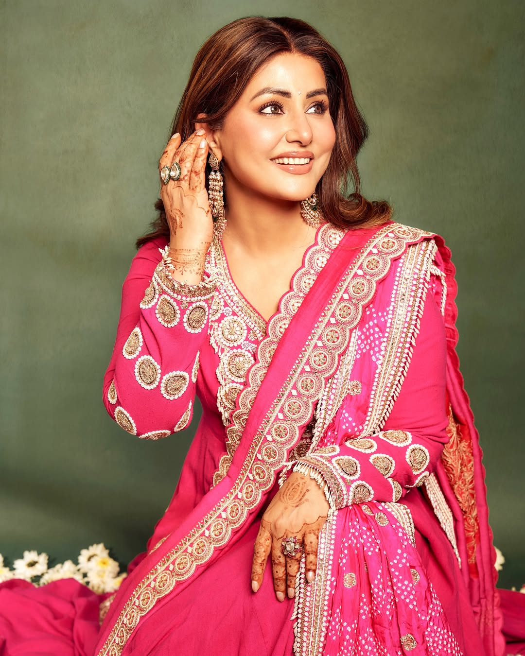Hina Khan's Ethnic Charm in Pink Anarkali