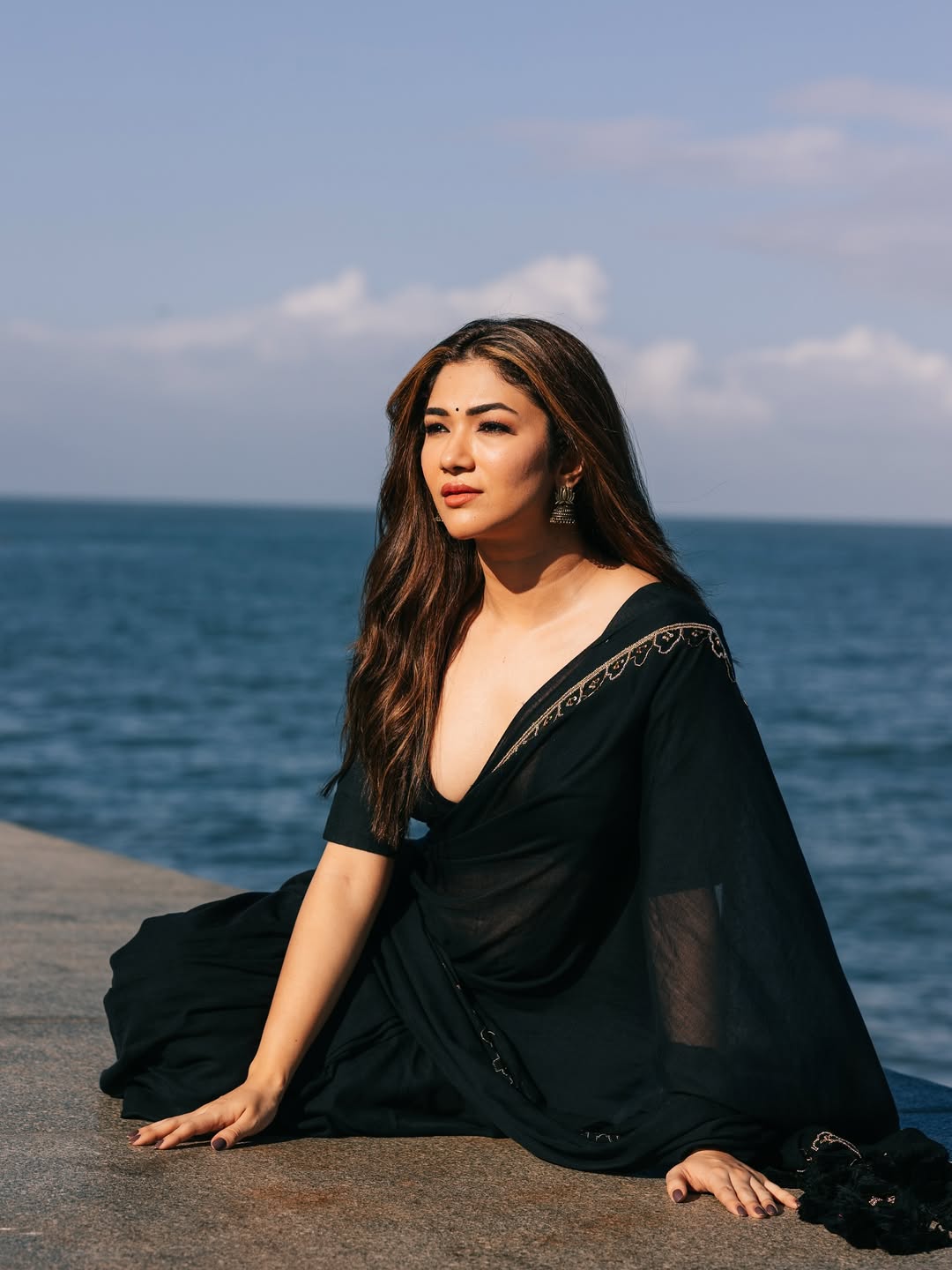 Ridhima Pandit Redefines Glamour in Black Sheer Saree