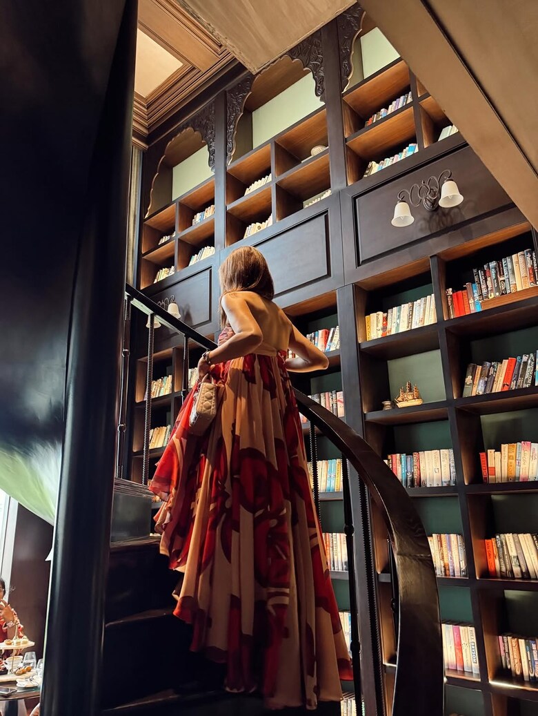 Minimal Makeup: Minimal makeup: