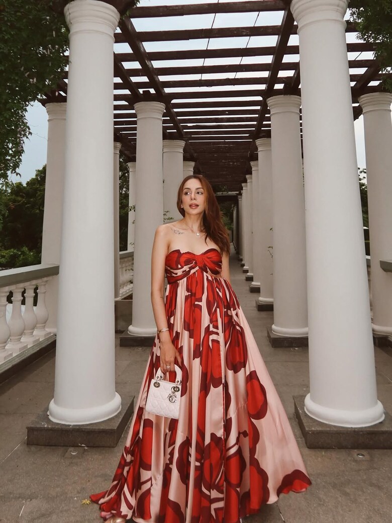 It's Backless! It's backless!