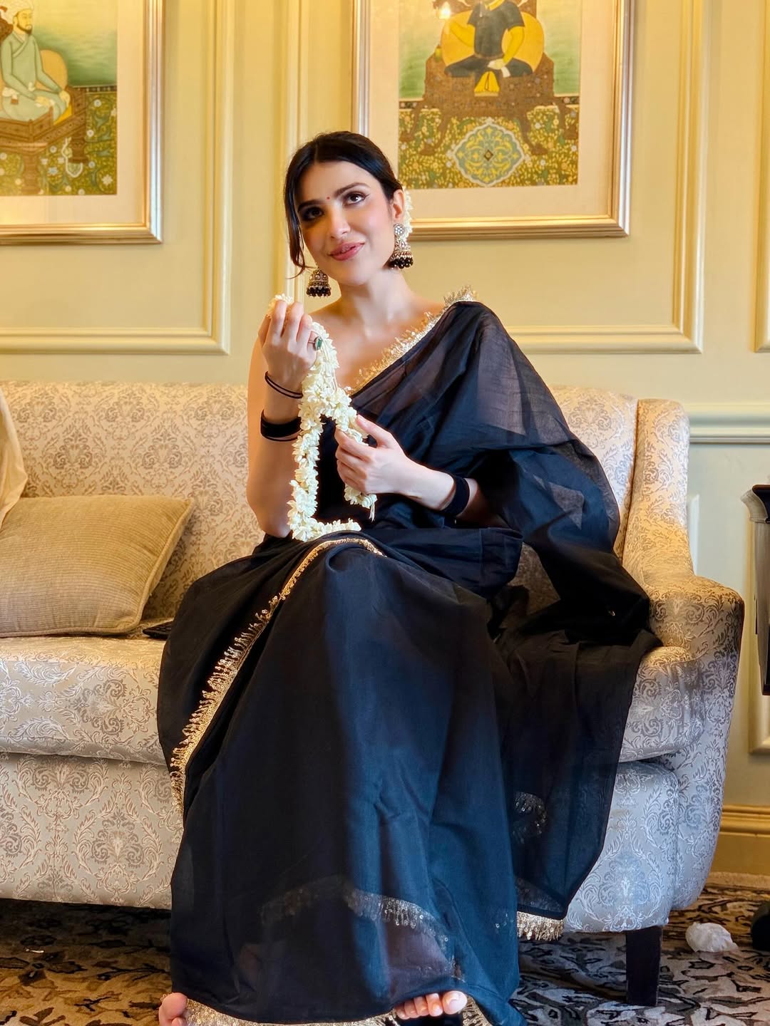 Khanzaadi’s Black Saree Steals the Show