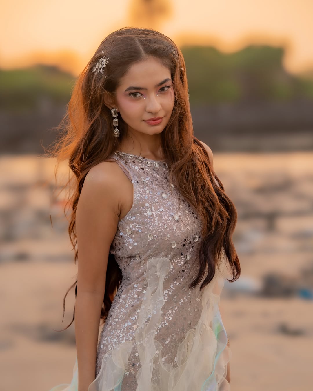 Anushka Sen’s Dreamy Sunset Look