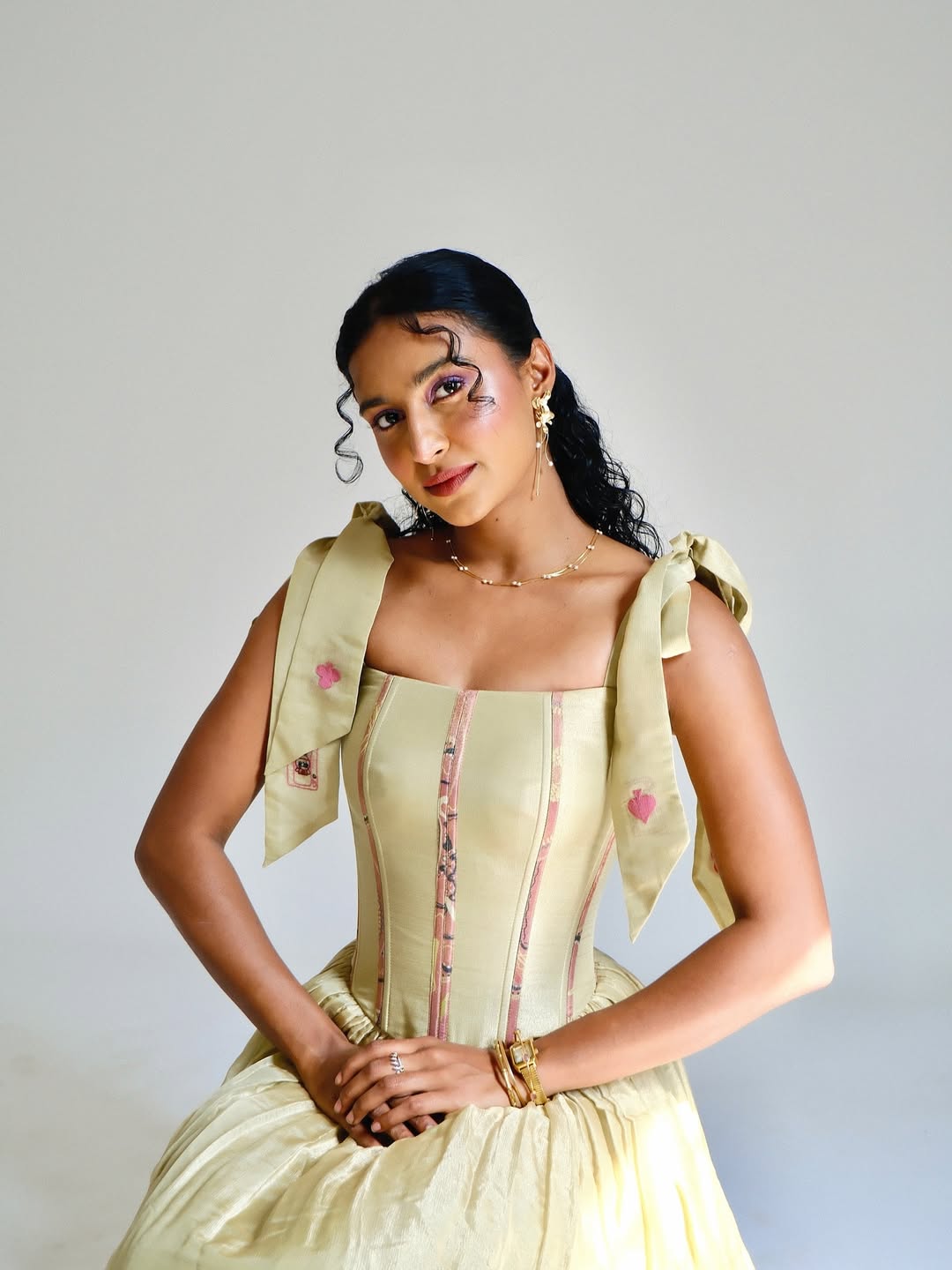 Dreamy Dress Vibes ft. Rida Tharana