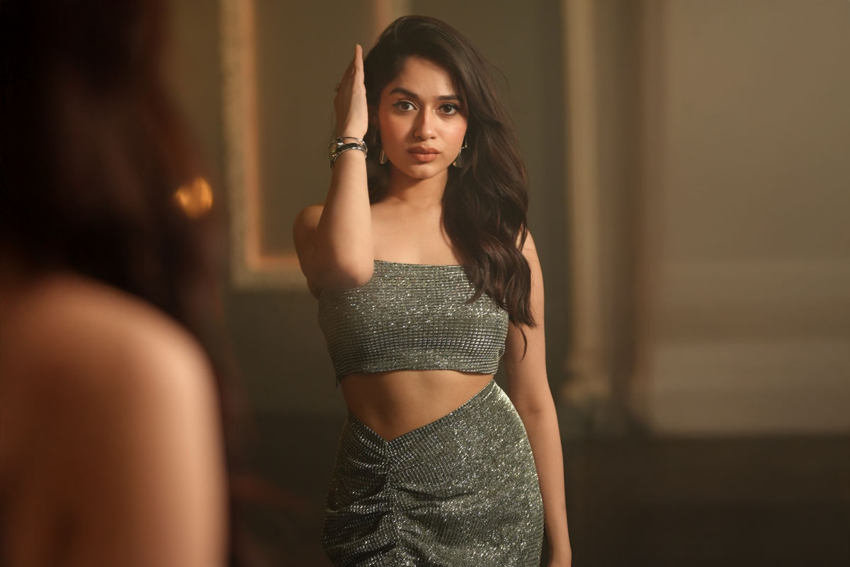 Jannat Zubair Serves High?Shine Glam in Sleek Silver Ensemble