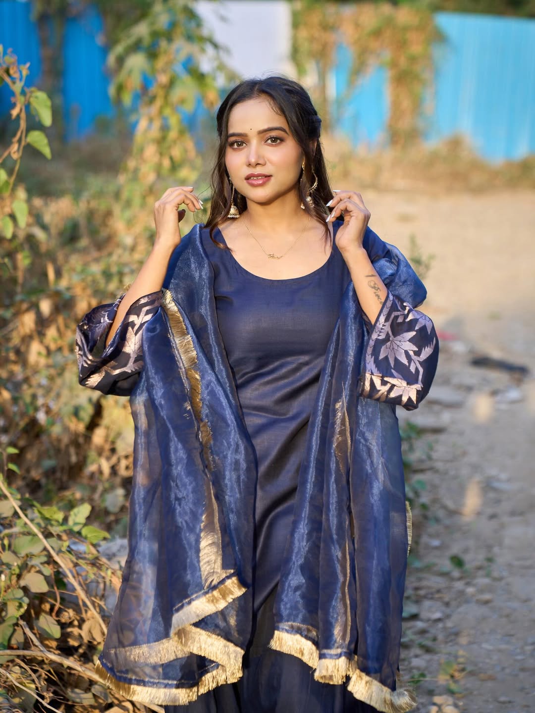 Manisha Rani keeps it polished with dangling earrings and a sleek clutch that tie the entire ethnic vibe together effortlessly.