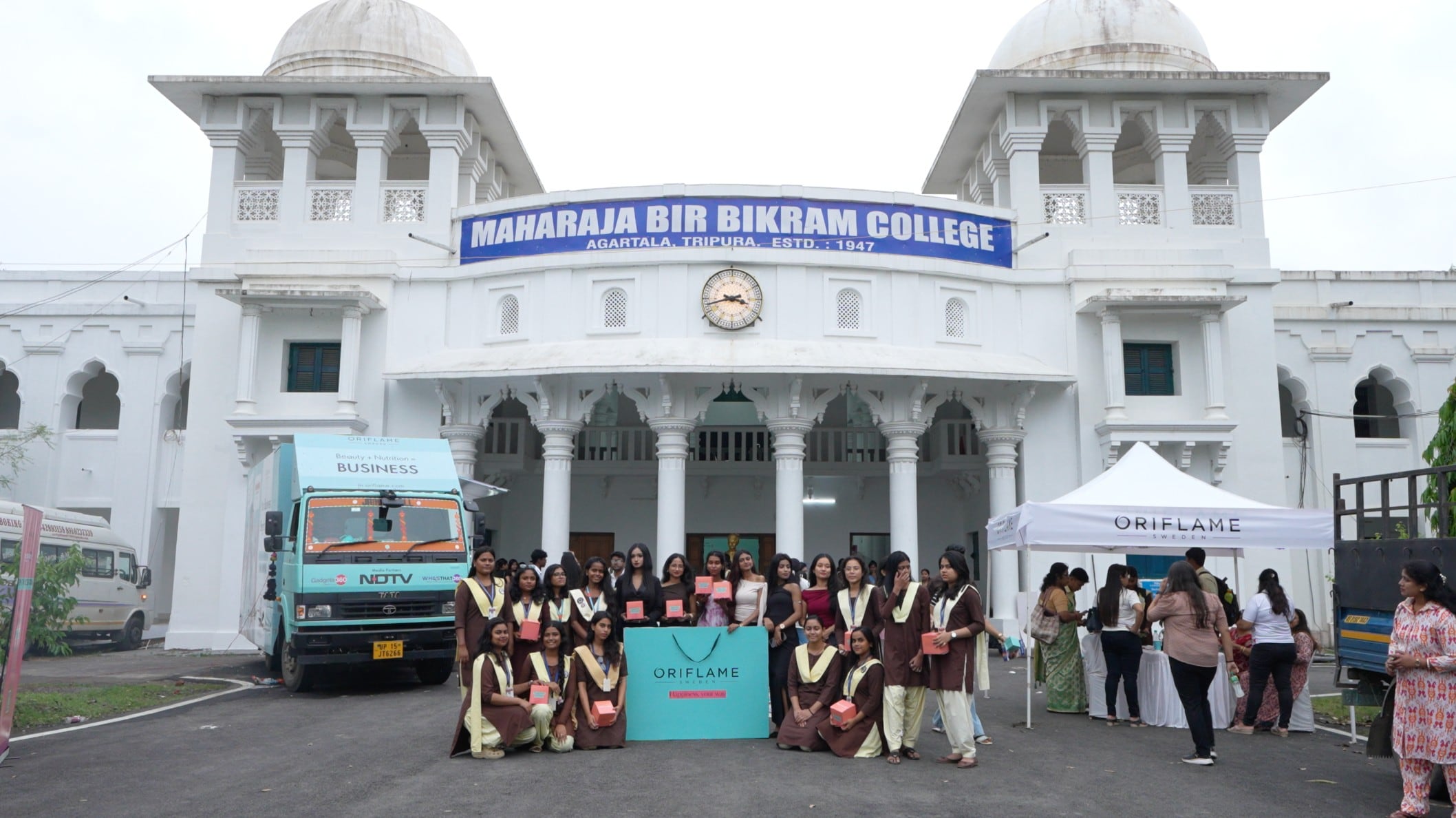 Oriflame&rsquo;s Campus Activation Turns MBB College into a Beauty Hotspot
