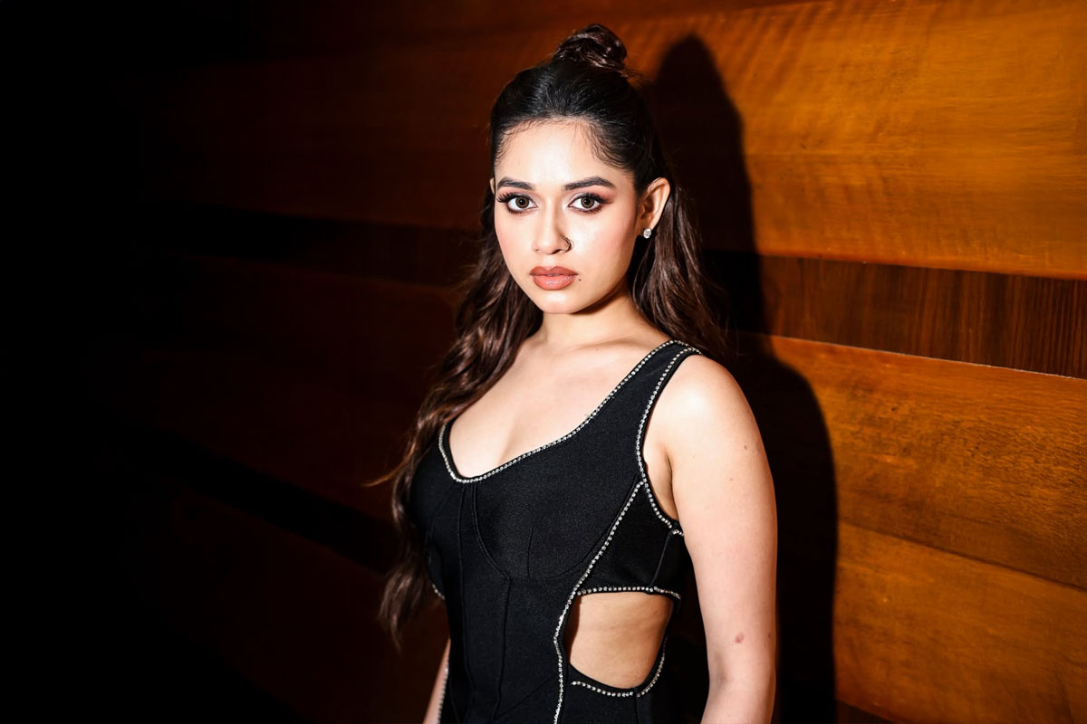 Jannat Zubair&rsquo;s Stylish Black Look