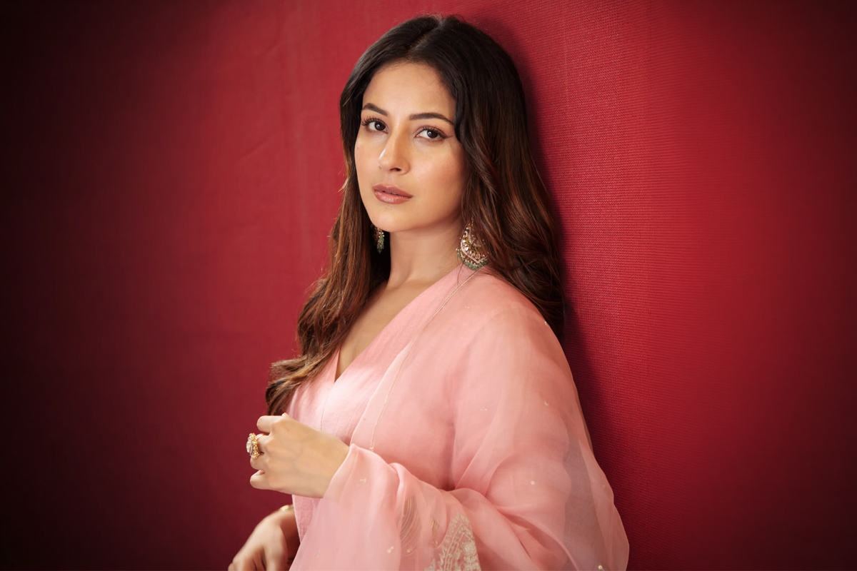 Shehnaaz Gill Sets Major Fashion Goals in Ethnic Outfit