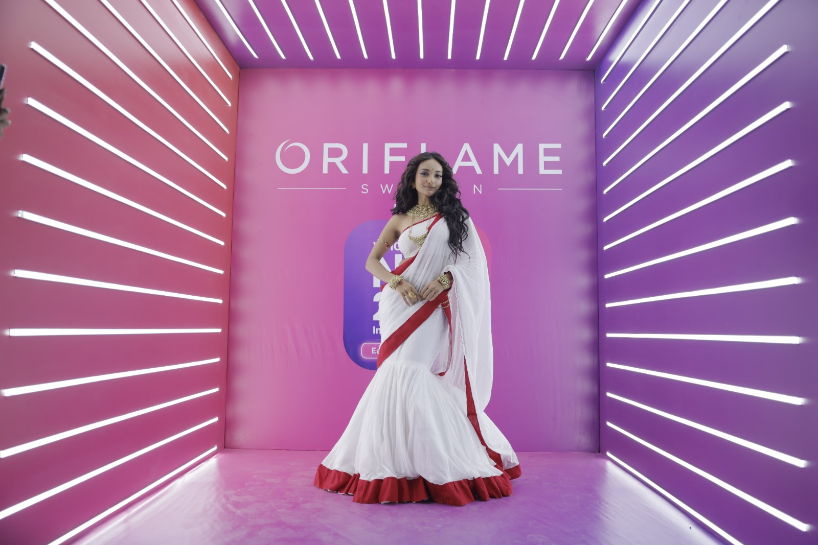 Preeti Sarkar Turns Heads In A Classic Red And White Saree Look
