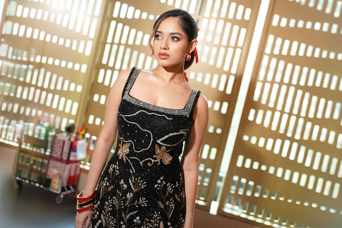 Jannat Zubair Oozes Oomph Black Mini Dress