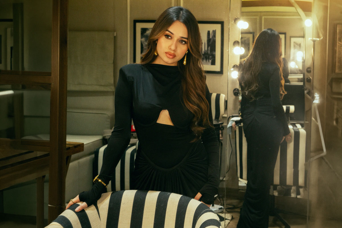 Jannat Zubair Brings Old-Hollywood Glam in Black