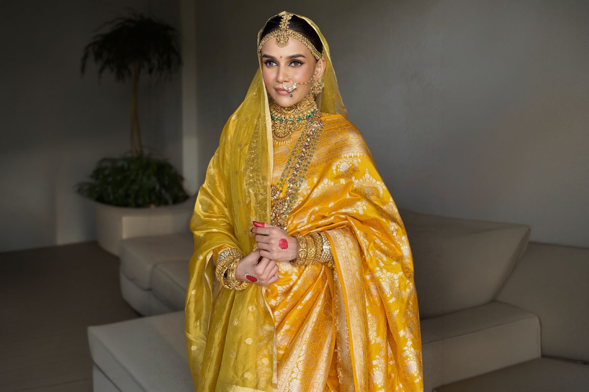 Komal Pandey Serves Maharani Energy in This Stunning Ethnic Look