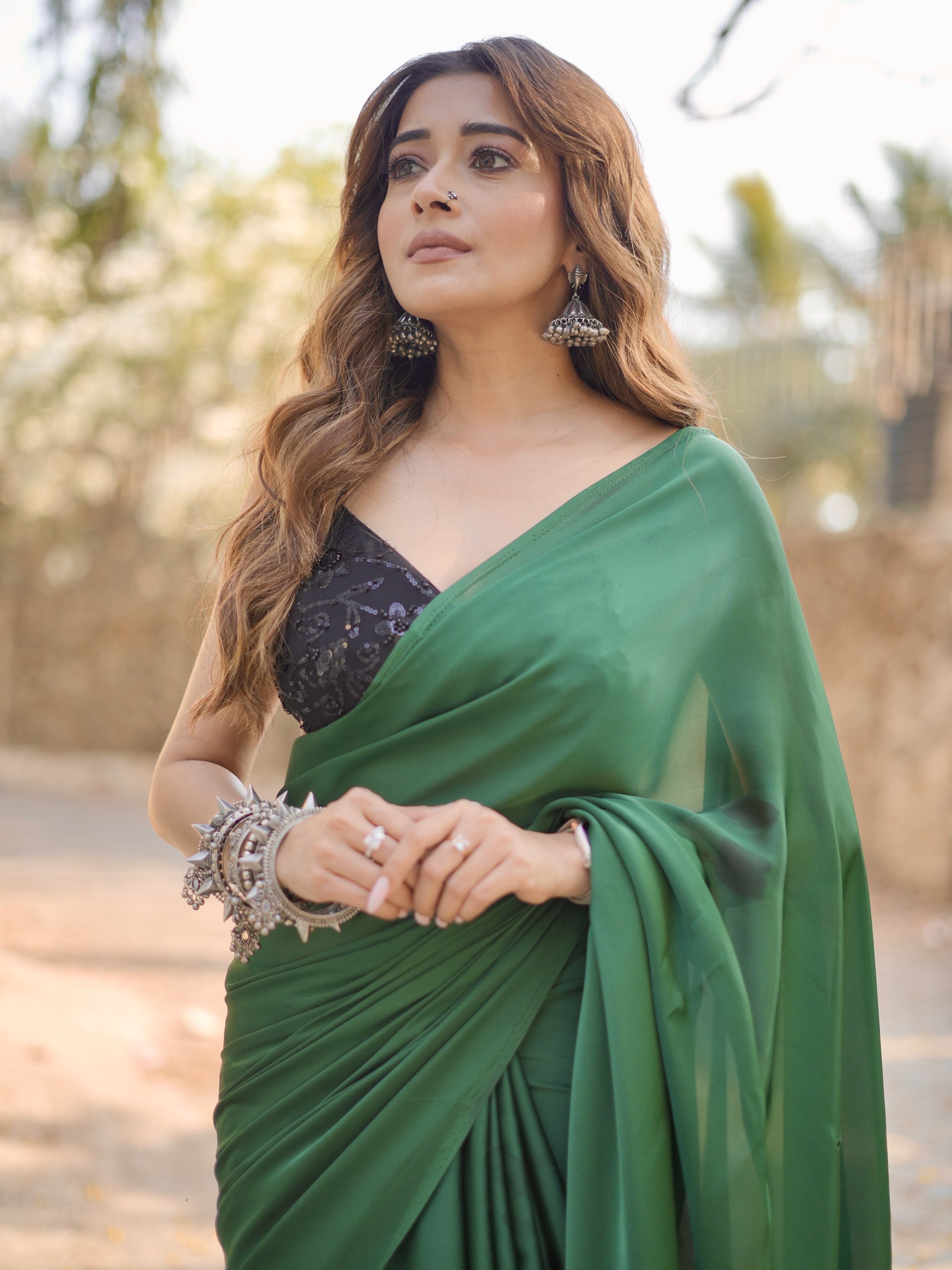 Tina Datta completes the ensemble with soft waves and natural glam, striking the perfect balance between elegance and ease.