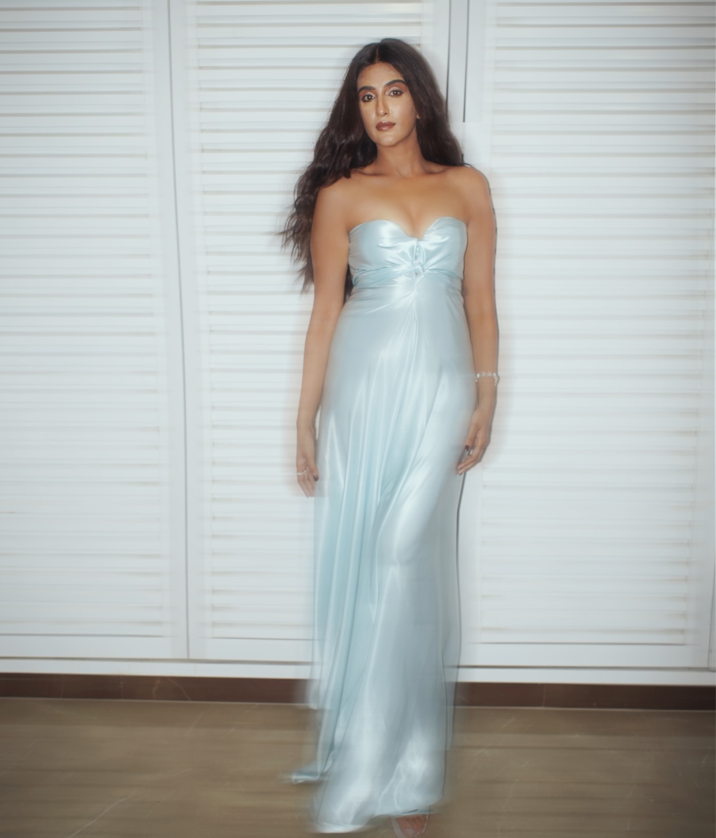 Nimrit Kaur Ahluwalia adds a touch of allure with a thigh-high slit, balancing sophistication with modern glamour.