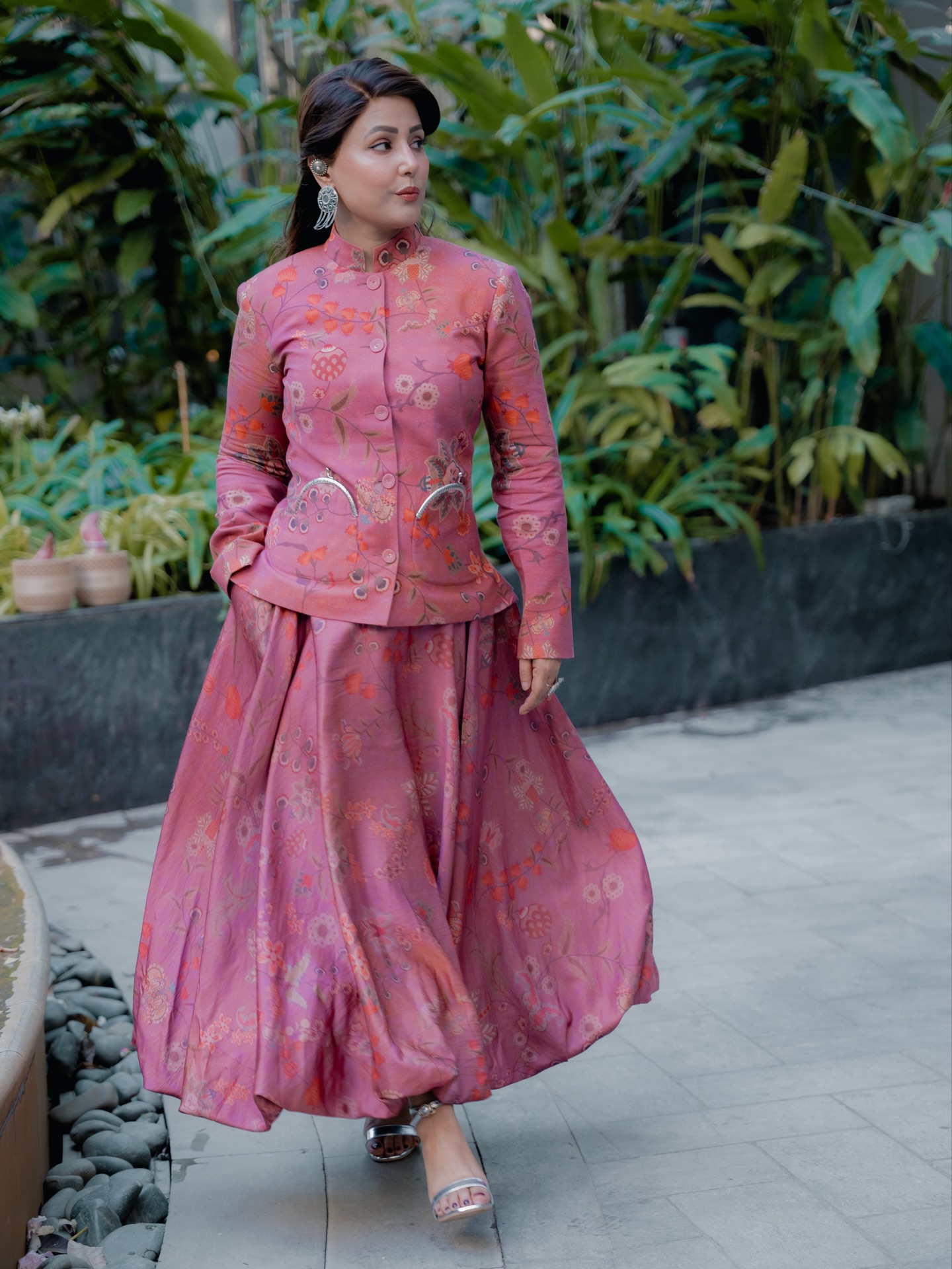 Hina Khan lets the intricate embroidery shine, showcasing craftsmanship that elevates the entire ensemble.