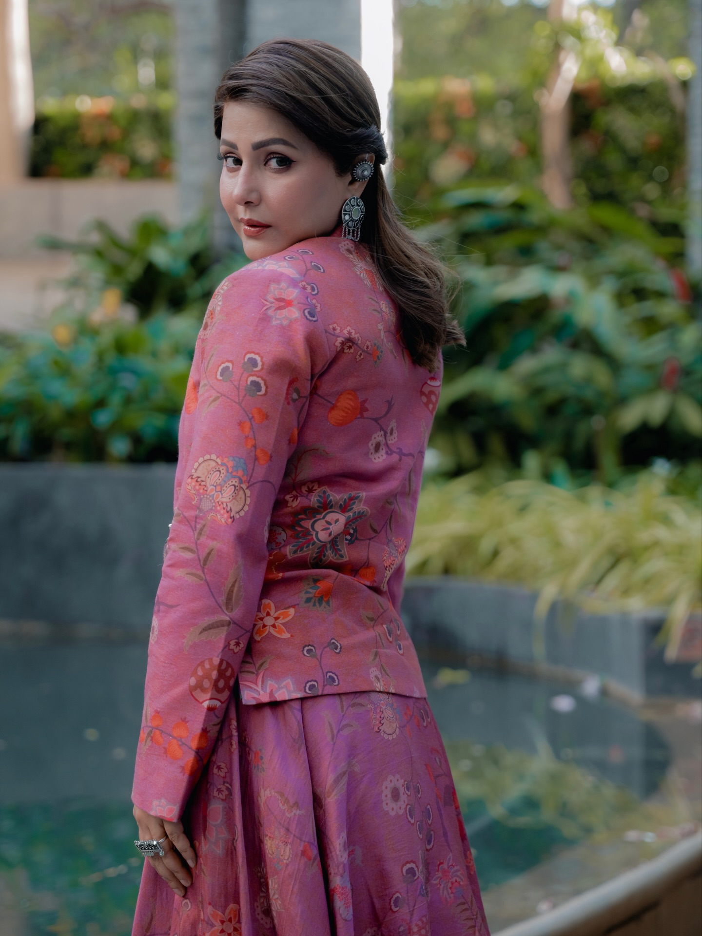 Hina Khan channels regal vibes in a structured silhouette that feels polished, refined, and fashion-forward.