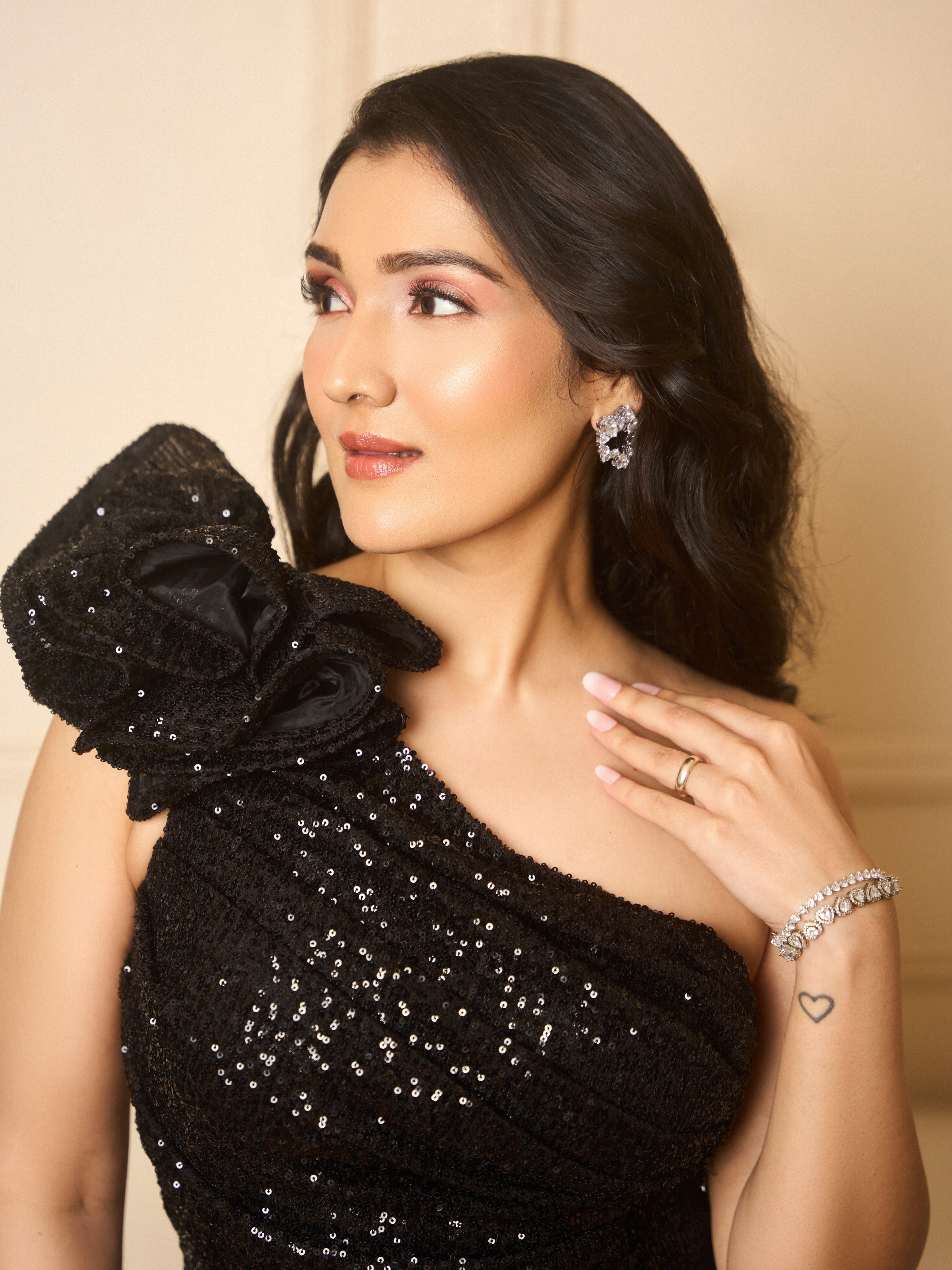 Tina Ahuja embraces head-to-toe sparkle, giving the classic black ensemble a contemporary edge.