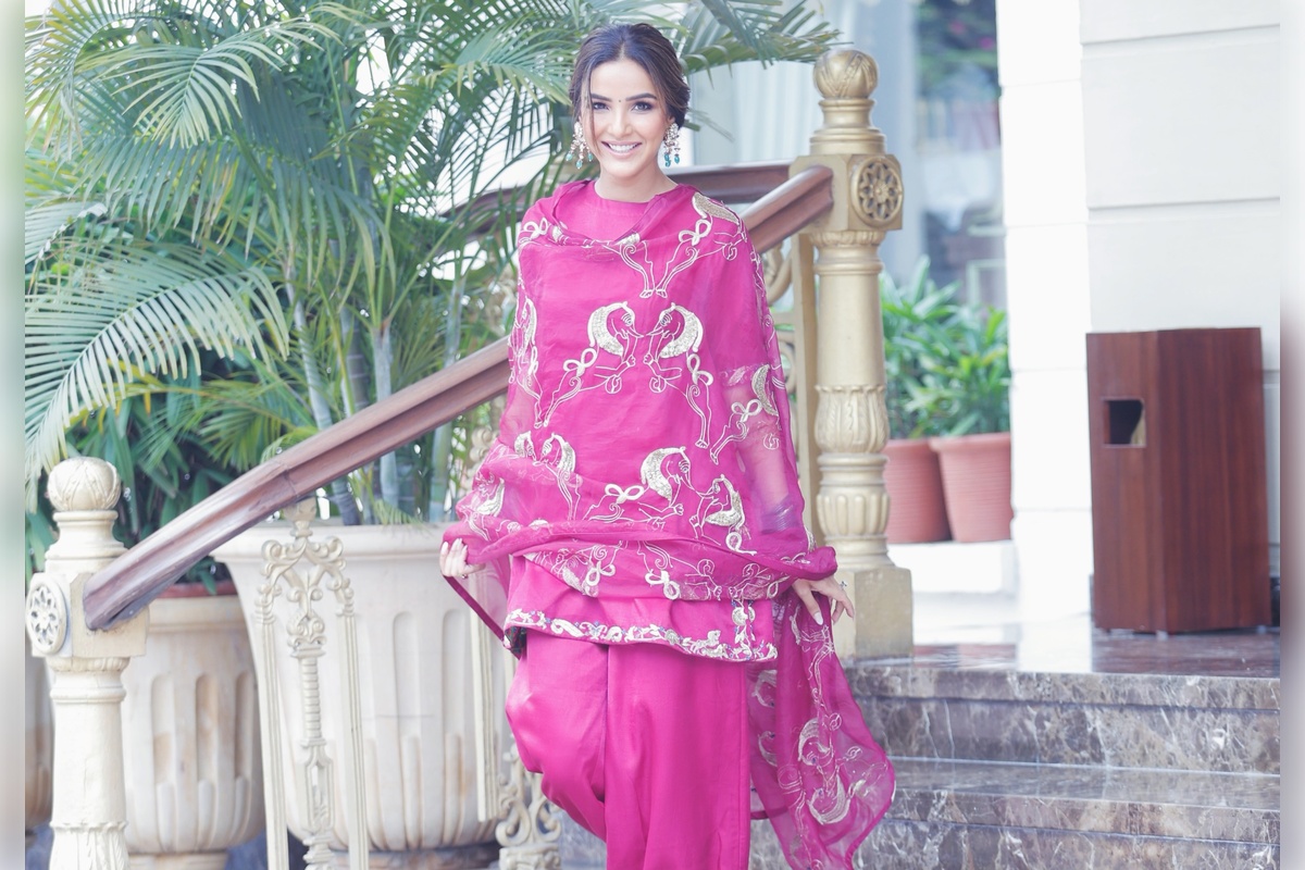 Jasmine Bhasin's Pink Affair Is All About Grace And Glam
