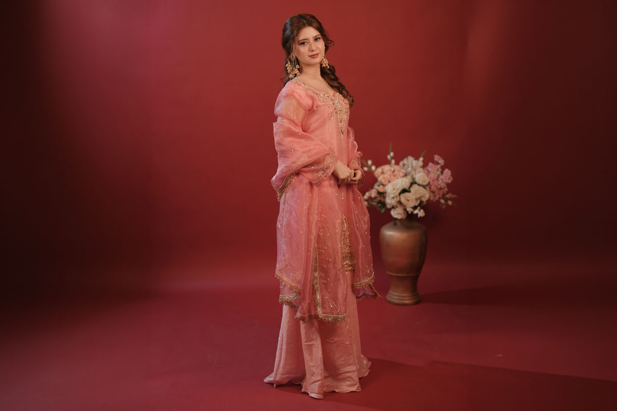 Arishfa Khan's Ethnic Fashion Moment Is All About Soft Elegance