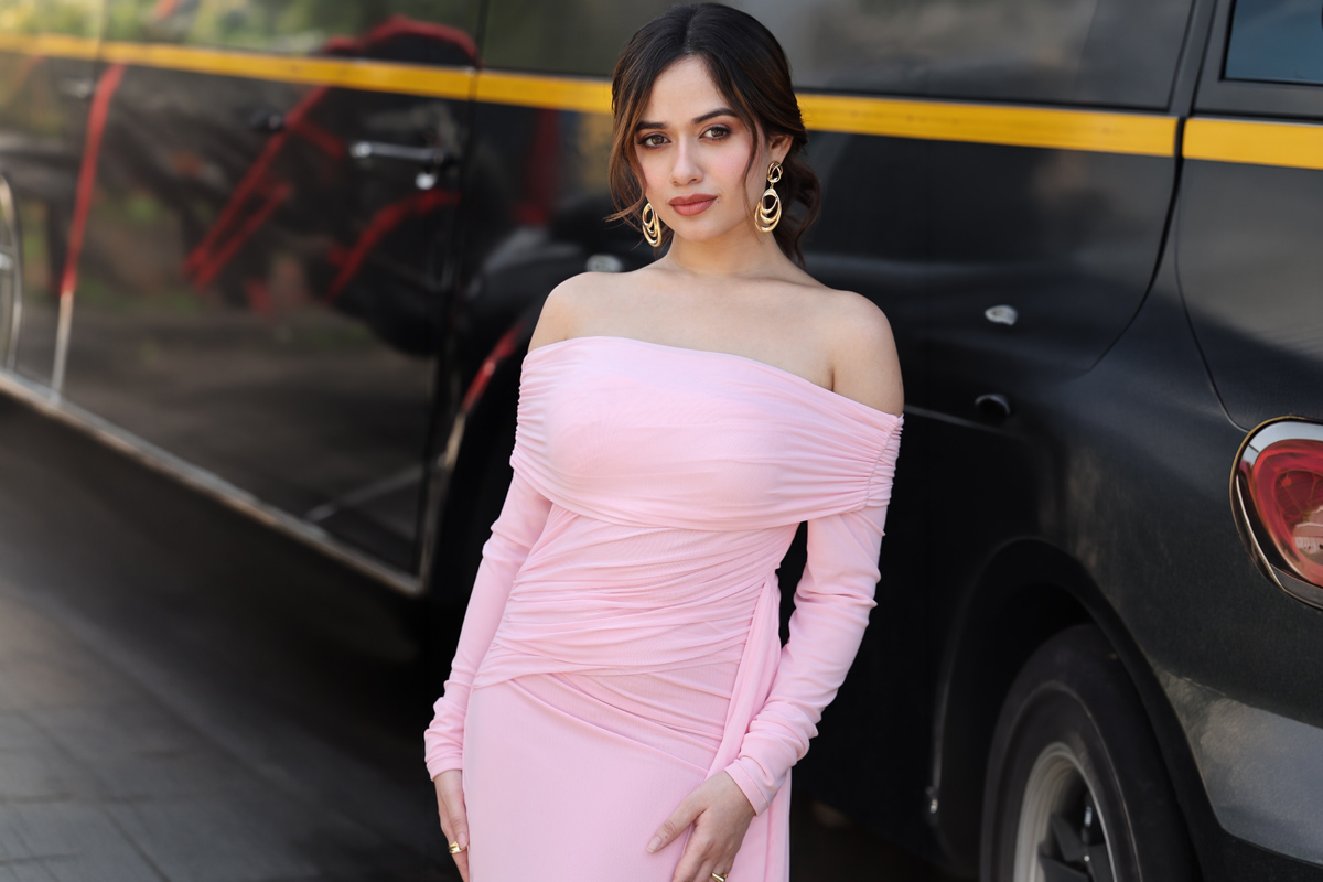 Jannat Zubair Dazzles in Pink Outfit