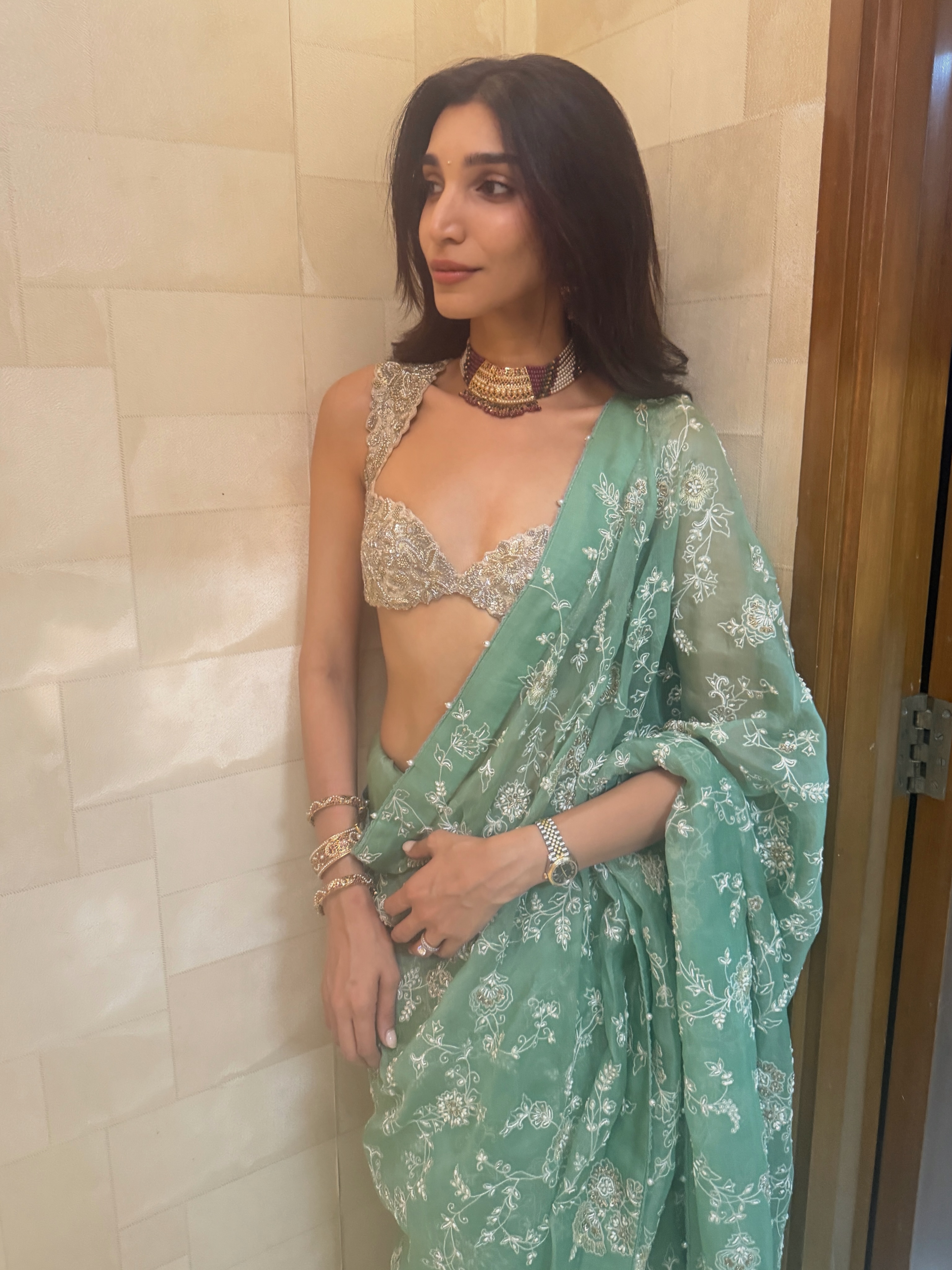 Juhi Godambe completes the ensemble with a statement choker, matching earrings, stacked bangles, and rings that add a regal touch to the elegant look.