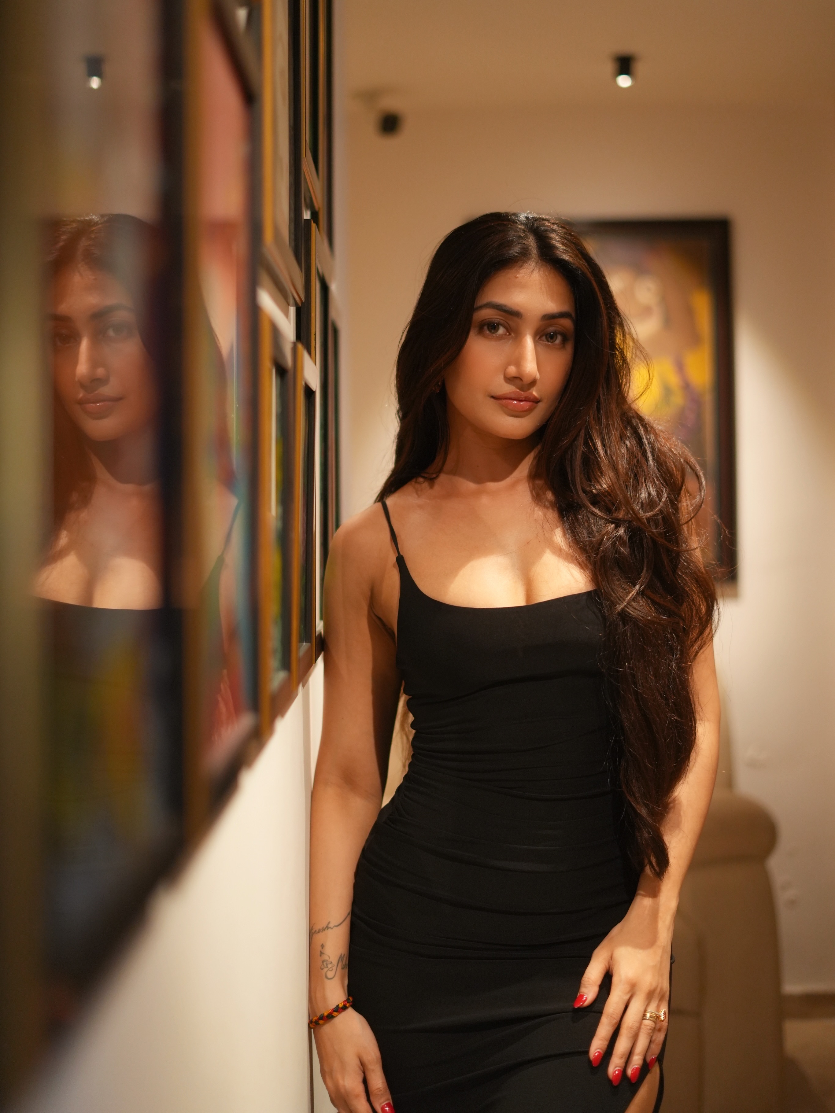 Dhanashree Verma lets the sculpted fit take centre stage, creating a look that is both sophisticated and striking.