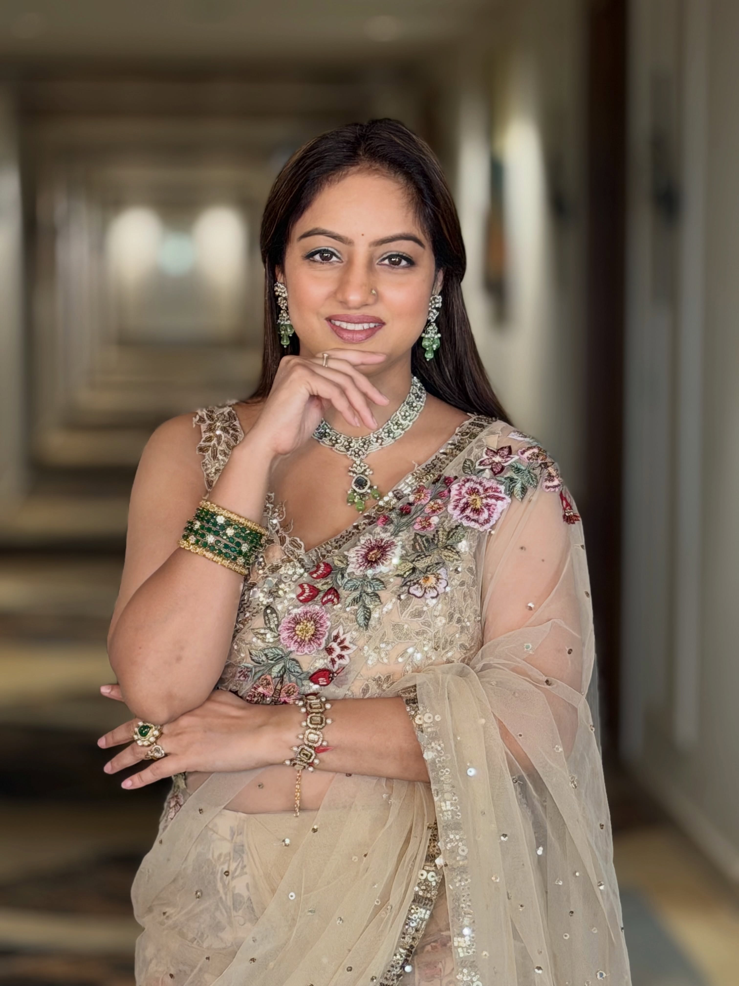 With subtle eye makeup, rosy lips, radiant skin, and neatly styled hair, Deepika Singh keeps the beauty look polished and timeless.