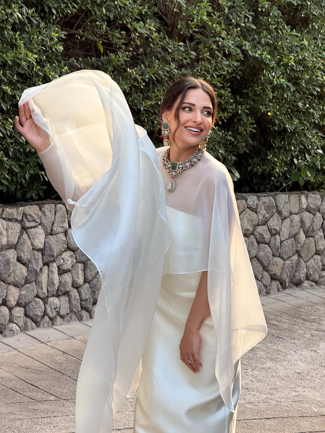 Himanshi Khurana amps it up with chunky metallic chains and a standout statement ring, adding punch to the clean outfit.