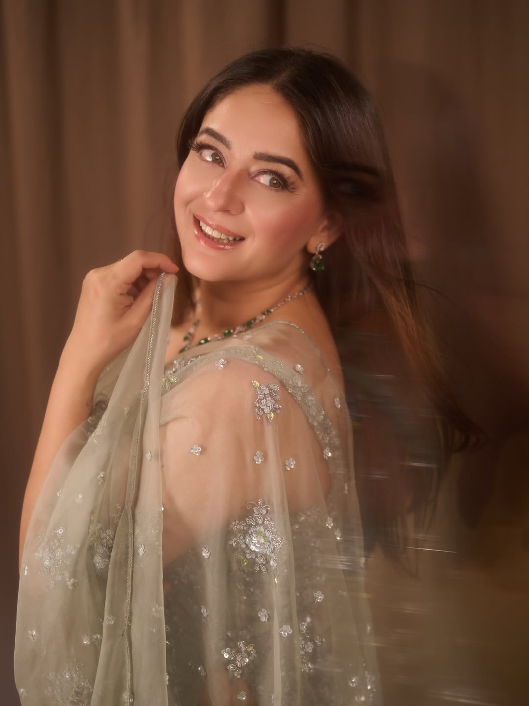 Mahhi Vij keeps the styling clean with a refined necklace that ties into the outfit&rsquo;s palette without stealing focus.