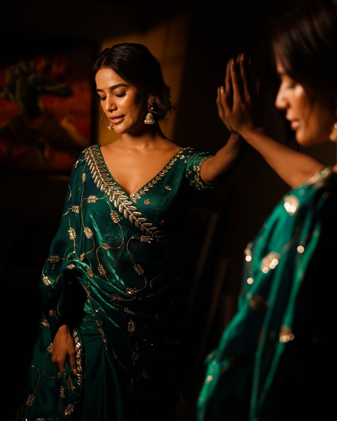 Poonam Pandey&rsquo;s saree features fine gold motifs and detailed borders, adding depth, texture, and a luxurious finish.