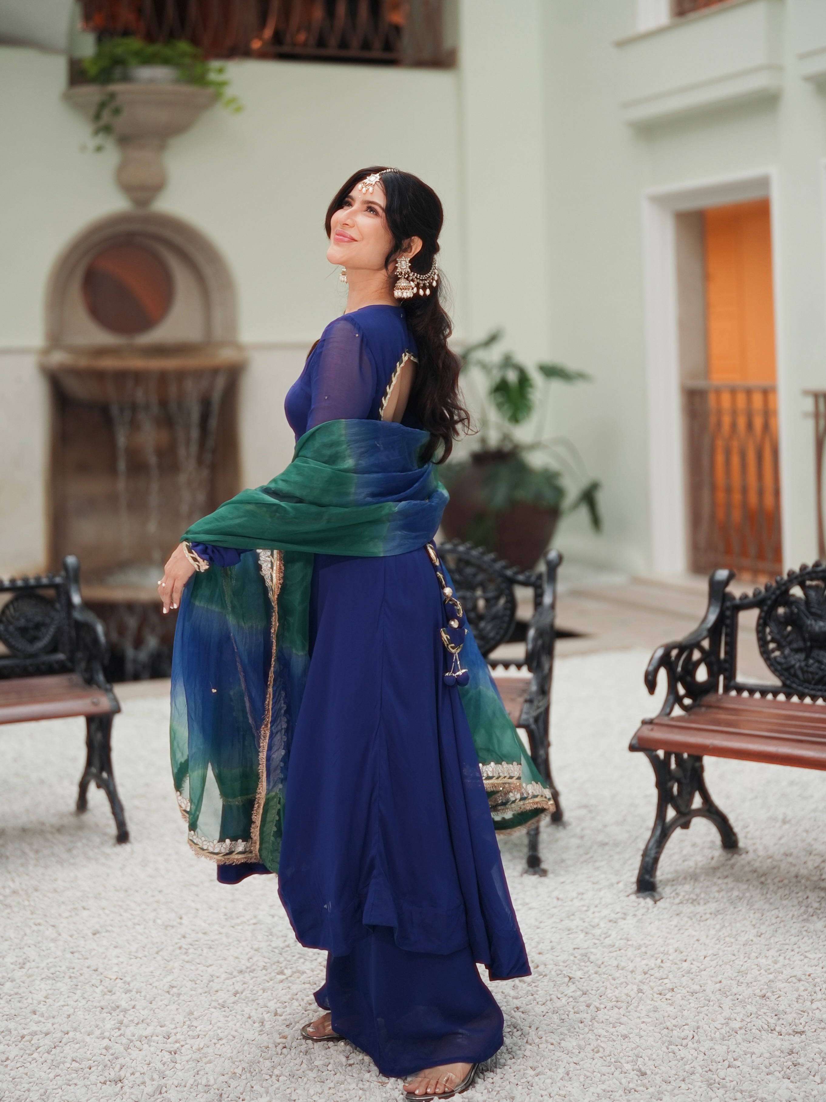 Khanzaadi elevates her ensemble with statement jhumkas and a delicate maang tikka.
