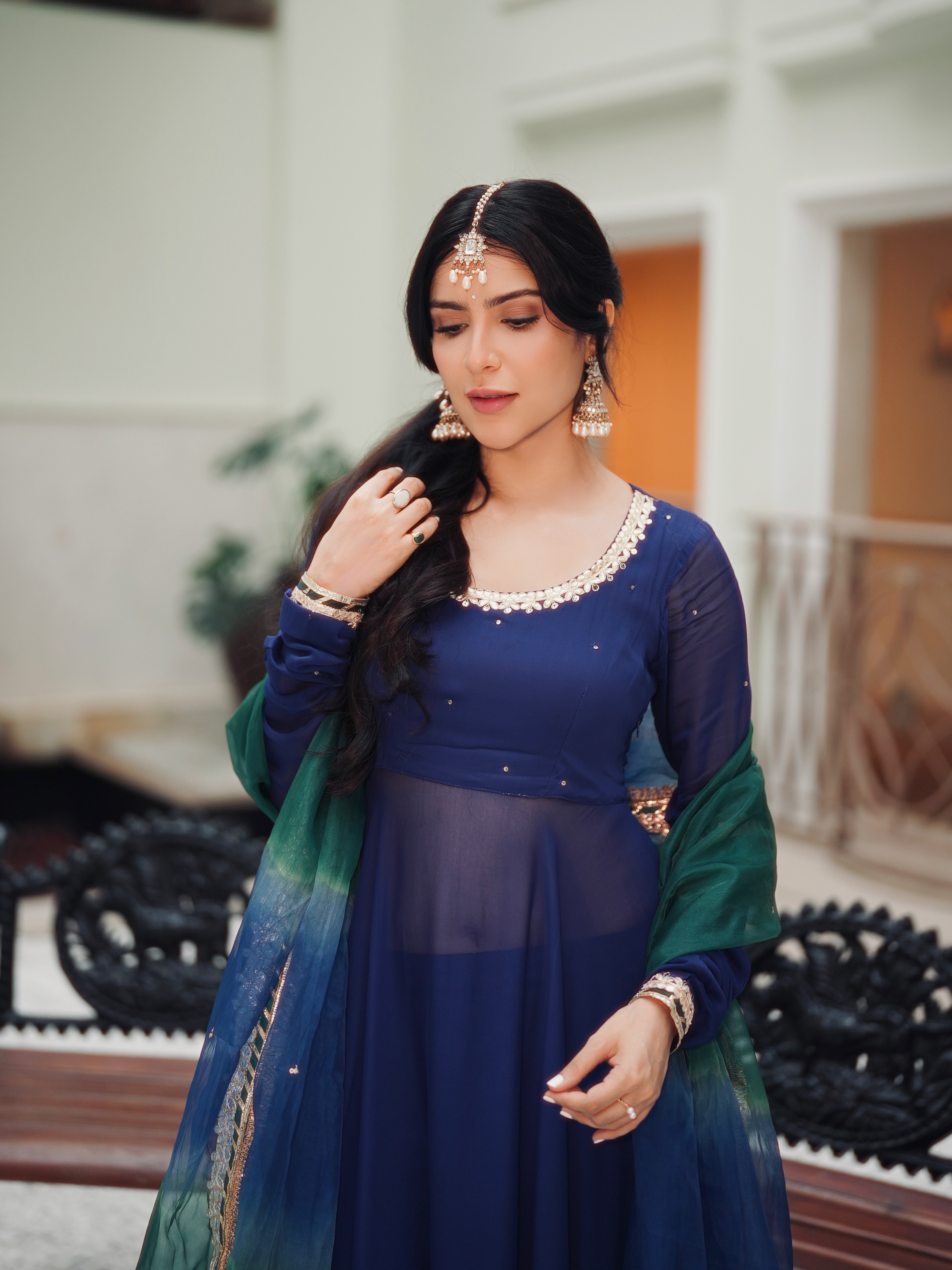 Khanzaadi makes a striking statement in a rich blue outfit that's equal parts elegant and effortless.