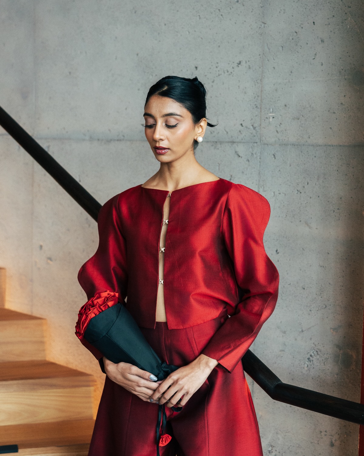 Dolly Singh showcases contemporary tailoring with statement sleeves, sharp lines, and exaggerated proportions that bring runway-worthy flair to the outfit.