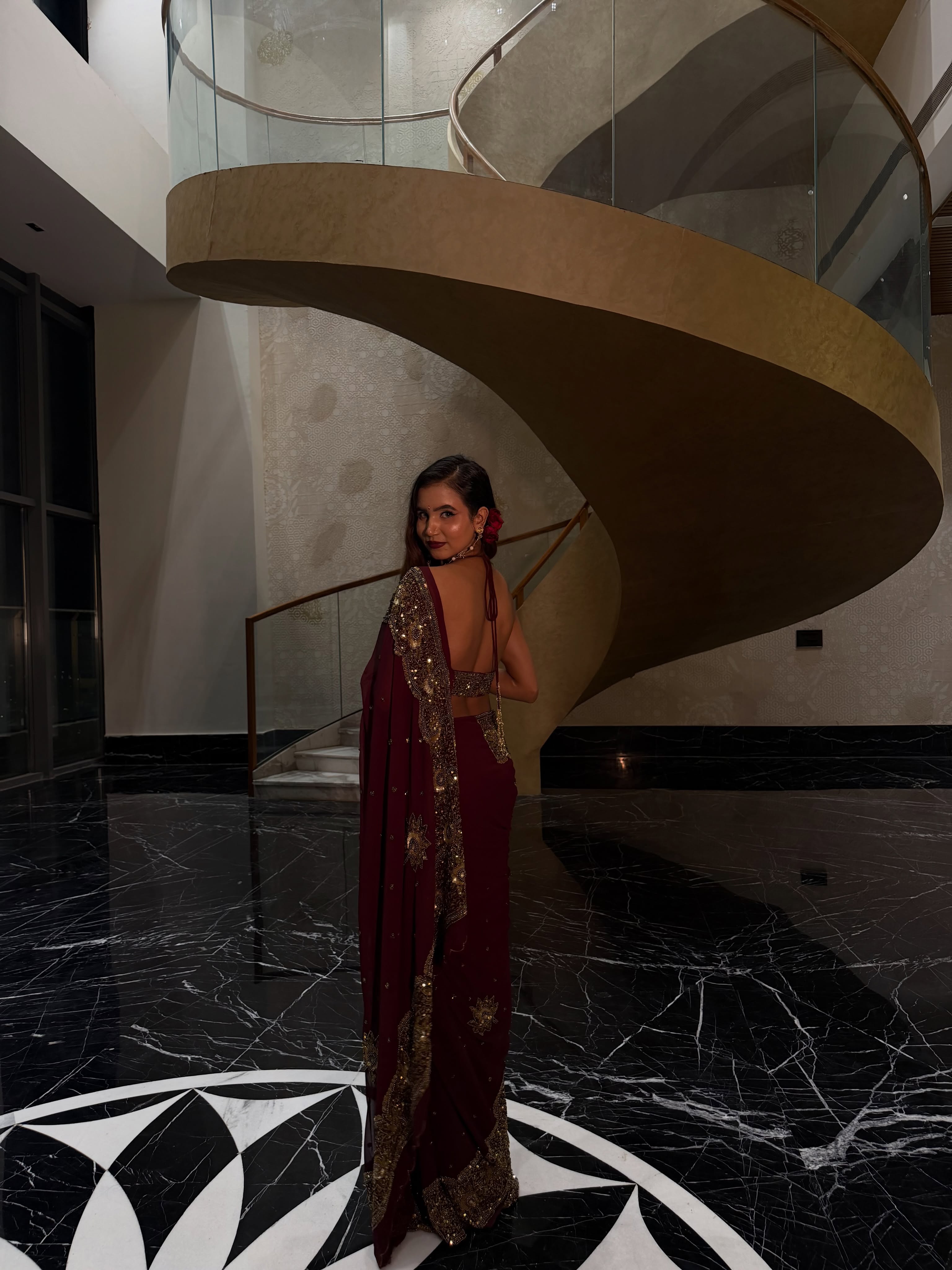 With exquisite craftsmanship, elegant accessories, and refined styling, Nancy Tyagi delivers a head-turning ethnic fashion moment.