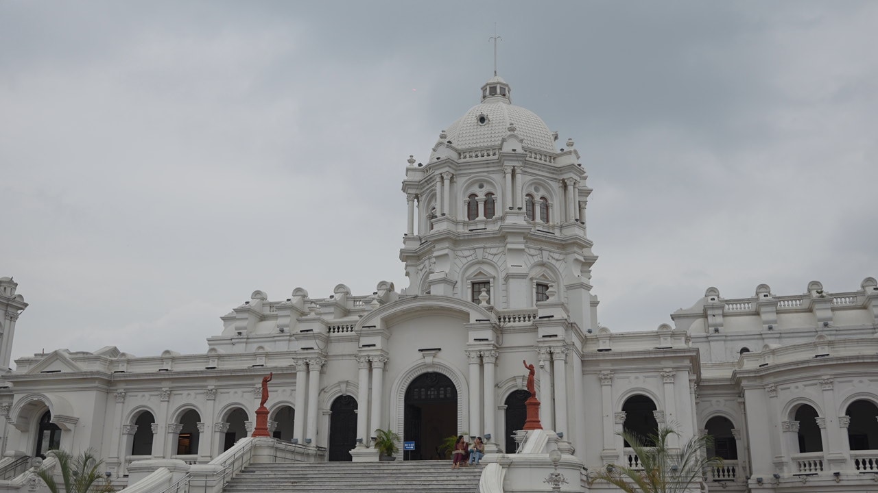 त्रिपुरा स्टेट म्यूजियम: प्रकृति और इतिहास के बीच बसा शाही महल