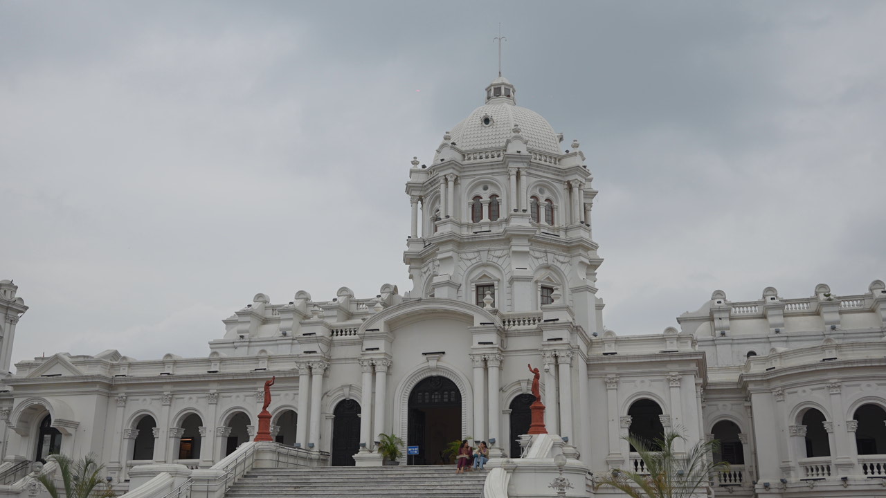 त्रिपुरा स्टेट म्यूजियम: प्रकृति और इतिहास के बीच बसा शाही महल